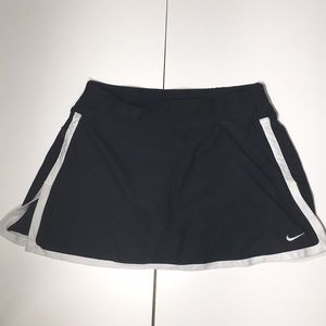 Nike tennis 🎾 skort Black/ white